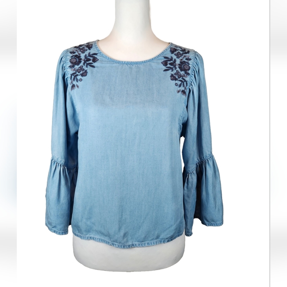 Hollister Blue Embroidered Floral Flare Sleeves Back Button Chambray Blouse Sz S